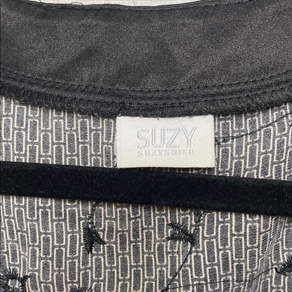 🌺 4 for $25 Suzy Shier Satin Top with Embroidery - Picture 2 of 5